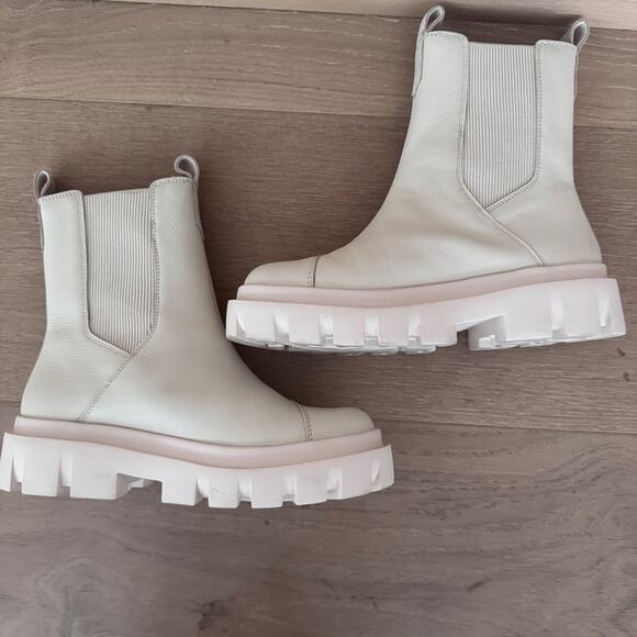 Toms Women's Rowan Water resistant Chelsea Boots in Light Sand Size 7.5 - Picture 9 of 11